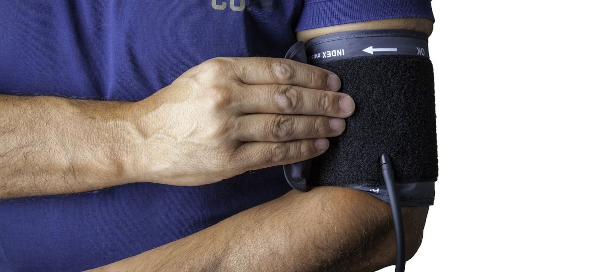 blood-pressure-monitor-g855b8eced_1920