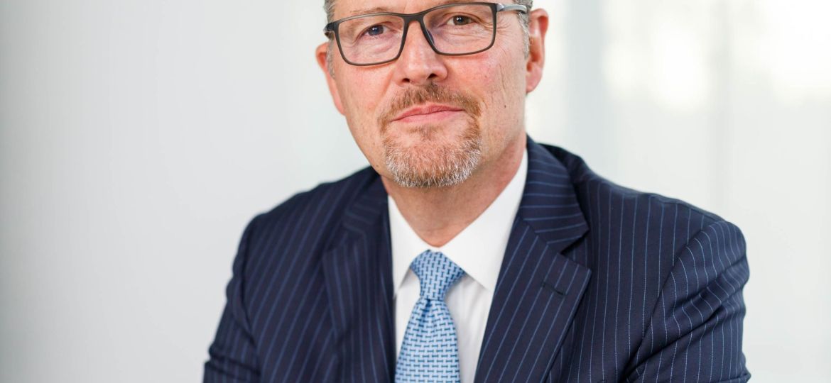 3 - Gesamtmetall-Ehrenpraesident_Dr-Rainer-Dulger_Pressefoto21_copyright_Bernd-Lammel-1