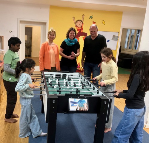 Tischkicker-Spende von DVG an Agapedia Esslingen. Foto Jakob Panitz