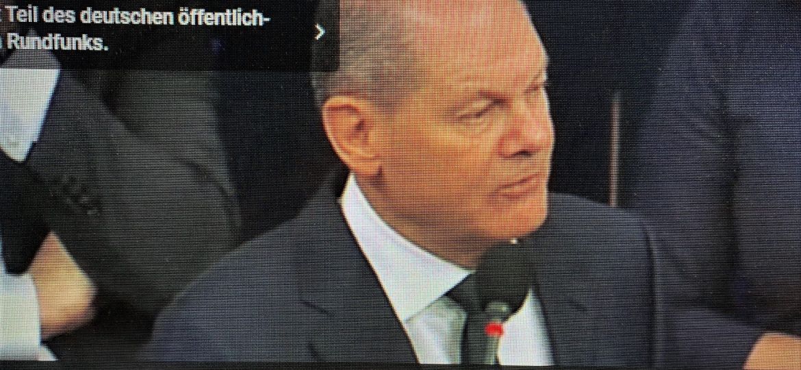 Bundeskanzler Scholz im Bundestag am 25. Jan 2023 - Repro Thomas Kießling