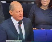 Bundeskanzler Scholz im Bundestag am 25. Jan 2023 - Repro K-media 2