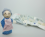 Puppe mit Geld